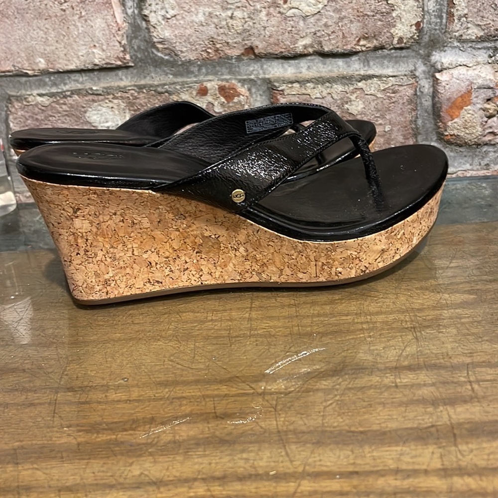 UGG cork platform thong sandal in very good condition. Worn only a few times.